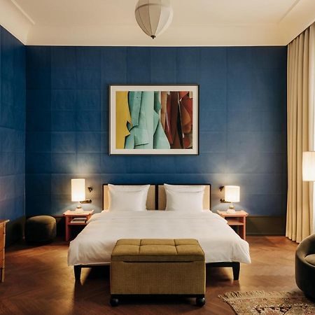 Boutique Hotel Chateau Royal Berlin Luaran gambar A bedroom at the hotel