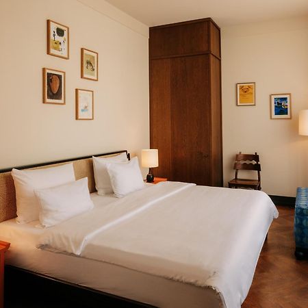 Boutique Hotel Chateau Royal Berlin Luaran gambar A bedroom at the hotel
