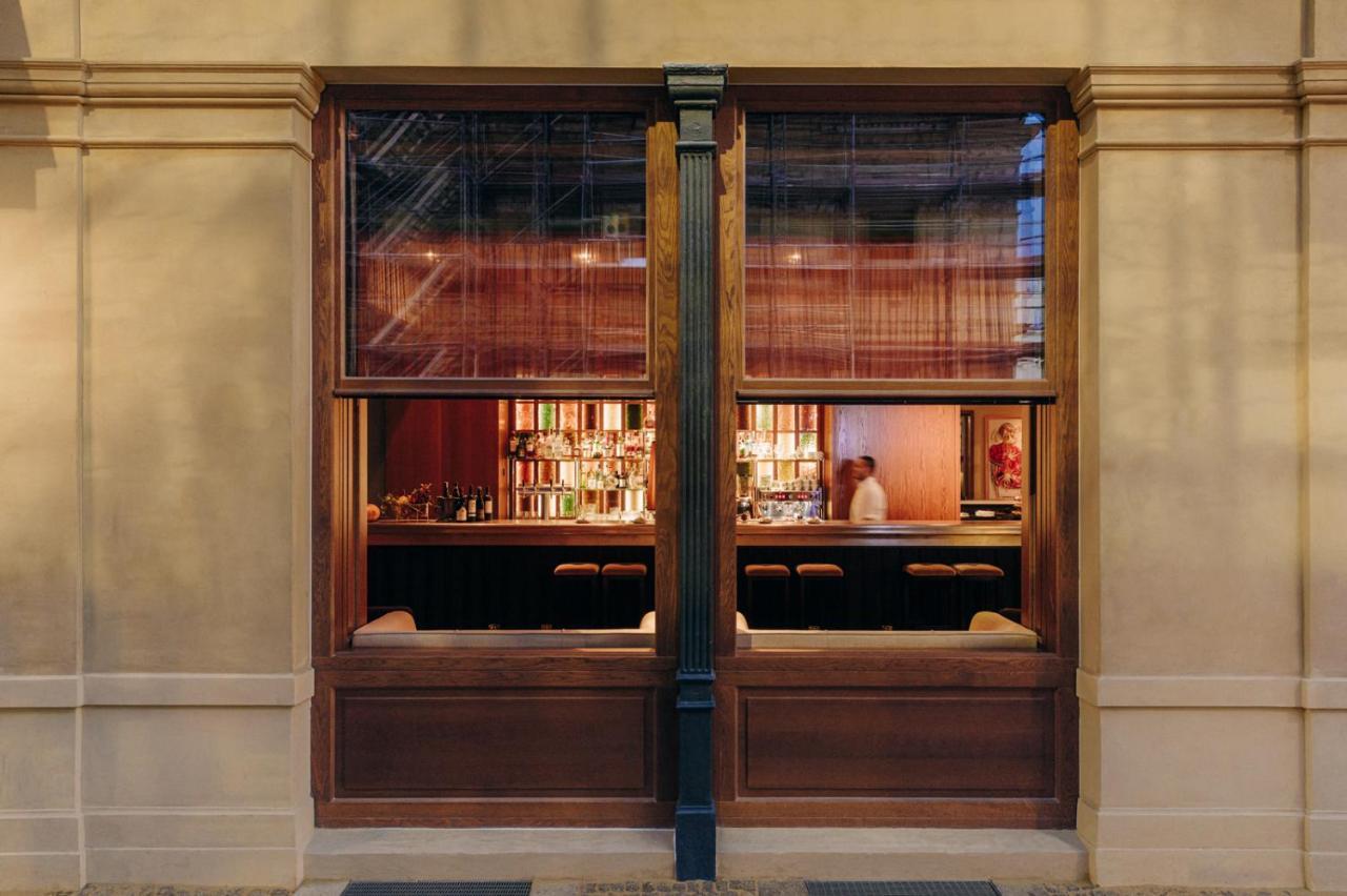Boutique Hotel Chateau Royal Berlin Luaran gambar The bar at the London Edition