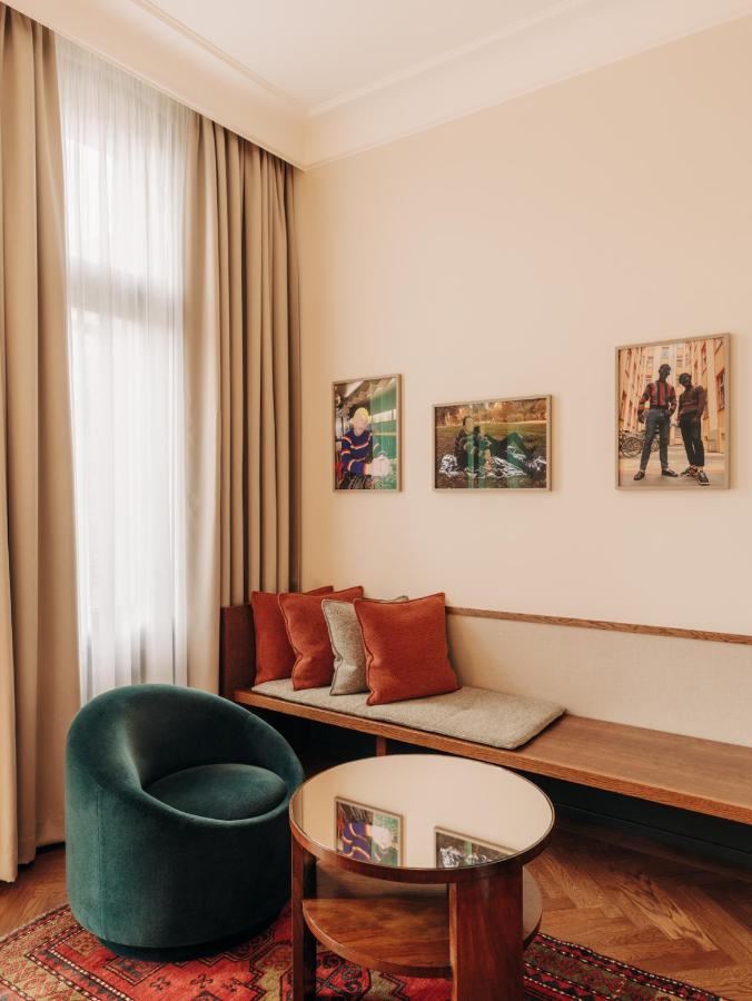 Boutique Hotel Chateau Royal Berlin Luaran gambar The interior of the hotel