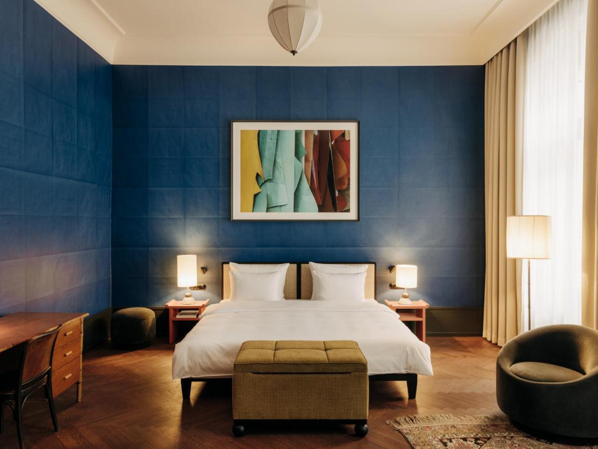 Boutique Hotel Chateau Royal Berlin Luaran gambar A bedroom at the hotel