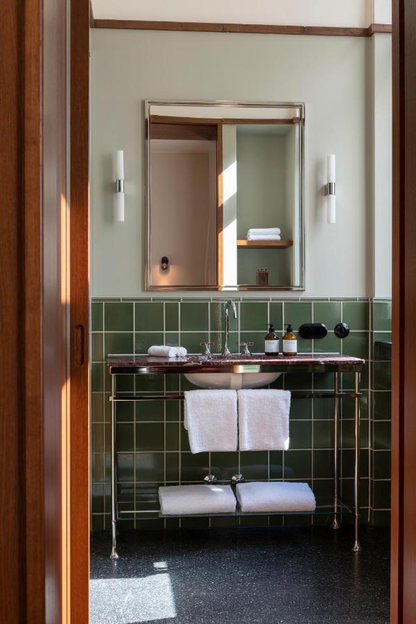 Boutique Hotel Chateau Royal Berlin Luaran gambar Bathroom at the Hotel