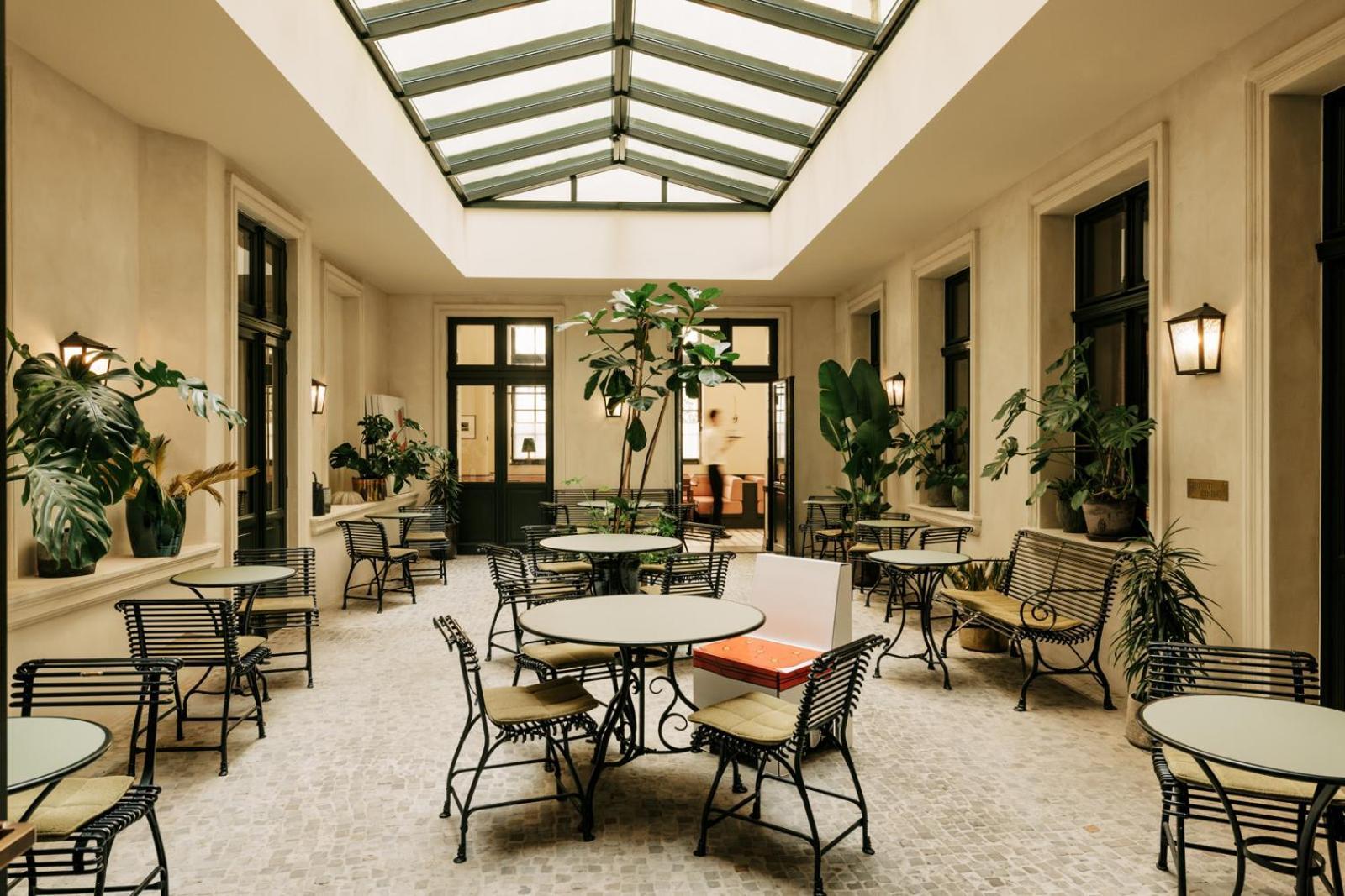 Boutique Hotel Chateau Royal Berlin Luaran gambar The interior of the hotel