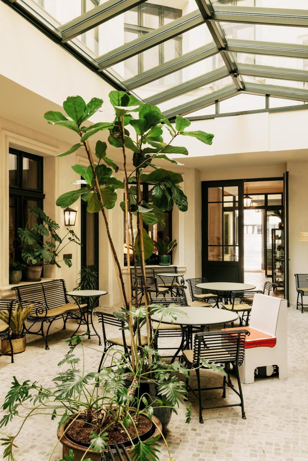 Boutique Hotel Chateau Royal Berlin Luaran gambar The interior of the hotel