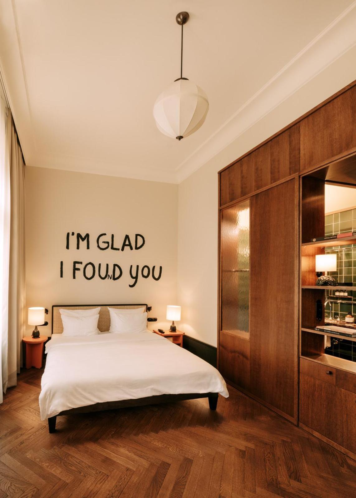 Boutique Hotel Chateau Royal Berlin Luaran gambar A wall sticker