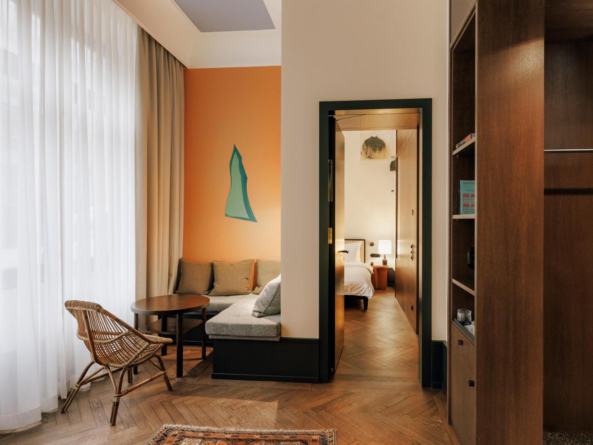 Boutique Hotel Chateau Royal Berlin Luaran gambar A suite at the Hotel